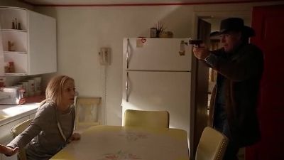 -Drop the gun!
 -Drop it! - Longmire
