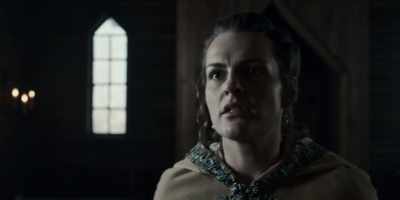 - Drop the knife, Father.
- Silence. - Chapelwaite