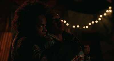 Drop the knife now.
Let her go. - Mr. Crocket
