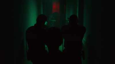 Drop the weapon! - Coroner