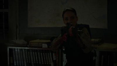 -Drop your weapon!
-Murphy. Put that gun down. - Marvel's The Punisher