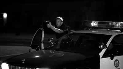 Drop your weapon!
Put your weapon on the ground! - American History X
