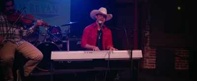 ♪ Drowning my pain
down memory lane ♪ - God's Country Song