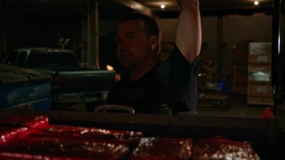 Drugs are here. Let's go. - NCIS: Los Angeles