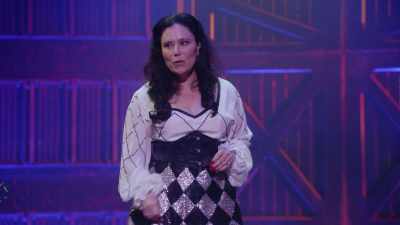 Du-te la un doctor!
Nu e treaba ta să-l tratezi. - Alex Borstein: Corsets & Clown Suits