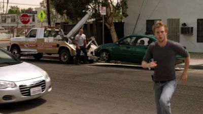 - Dude, handle this for me.
- Where are you going? - Sons of Anarchy