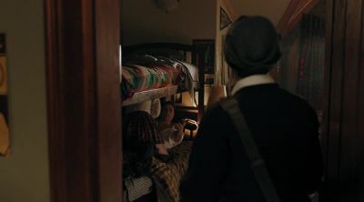 Dude, there's
a tie on the door. - Riverdale