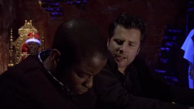 - Dude, you're not even looking.
- I'm drinking it all in. - Psych