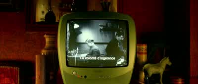 Dufayel's attempts to meddleare intolerable! If Amélie chooses tolive in a dream and remainan introverted young woman, she has an absolute rightto mess up her life! - Amélie
