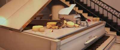 ♪ Duh, duh, dum,
dum Cheese me ♪ - Gracie & Pedro: Pets to the Rescue