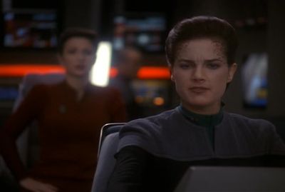 Dukat's ship is breaking formation - Star Trek: Deep Space Nine