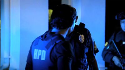 Duke, get EMS out here.
Set up a perimeter. - Hawaii Five-0