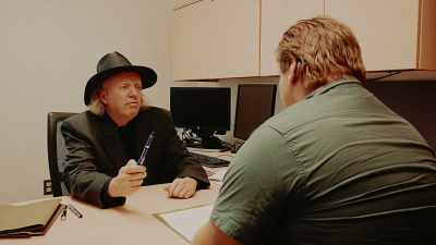 - Duncan, the papers? You came
here to sign them, remember? - Teddiscare