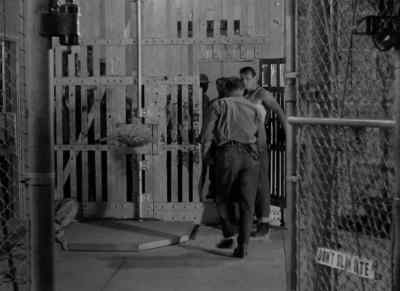 - Dunn!
- Haskell, come back! - Riot in Cell Block 11