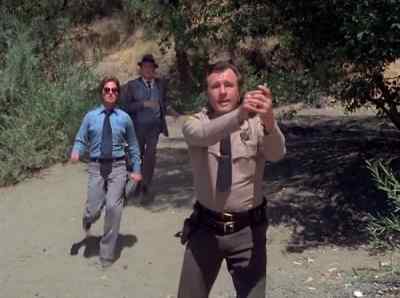 Dunson, hold it! - The Streets of San Francisco