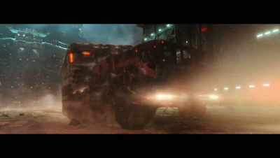 -[Duoduo screams]
-[Lei] Duoduo! Watch out! - The Wandering Earth