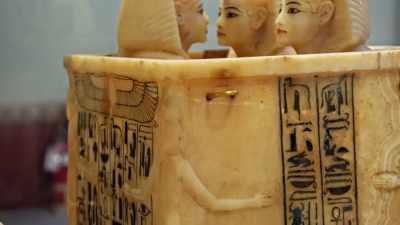 During mummification, the embalmers
would have removed his lungs, - Tutankhamun: Secrets of the Tomb