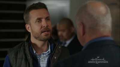 Dus u hebt uw auto daar niet geparkeerd? - Aurora Teagarden Mysteries: A Game of Cat and Mouse