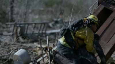 Dylan. Hey, Papa's here now. - Fire Country