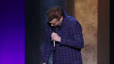 E bine ce facem? Pare cumva nepotrivit." - Brian Regan: Nunchucks and Flamethrowers