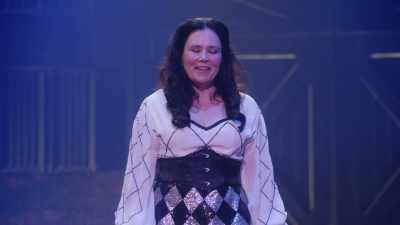 E ca o scenă din Carrie la mine acasă. - Alex Borstein: Corsets & Clown Suits