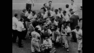 E com o lance criado
pela apanhada de Willie, - Say Hey, Willie Mays!