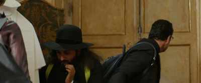 - È del Papa !
- Shh, non urlare ! - Falla girare