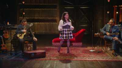 - E jumătate spaniol. Ești jumătate neamț?
- Da. - Alex Borstein: Corsets & Clown Suits