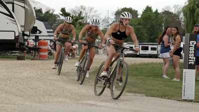 E logo atrás vinham a Tia Toomey - Fittest on Earth: Retro/Active