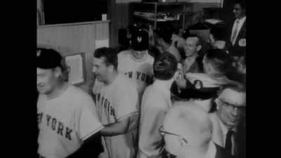 E no clube, o tumulto irrompe, - Say Hey, Willie Mays!