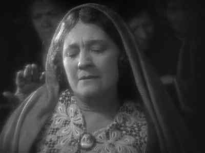 È ora di prepararci per il servizio religioso,
Mamma. - The Jazz Singer