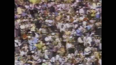 E recebe uma saudação de pé, - Say Hey, Willie Mays!
