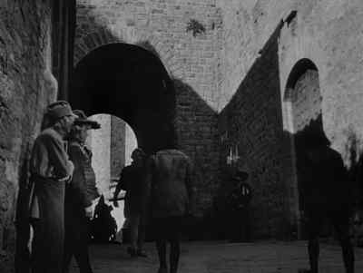 Each choose a man.
When the bell rings, strike. - Prince of Foxes
