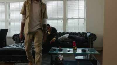 - [Early] It's me nigga, open up the door. - Get Paid
