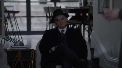 [earpiece beeps] - The Blacklist