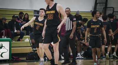 East LA holding on to a thin 11-point lead - Last Chance U: Basketball