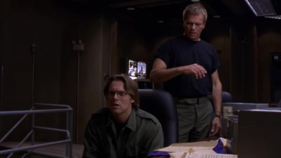 Easy, it's okay now. - Stargate SG-1
