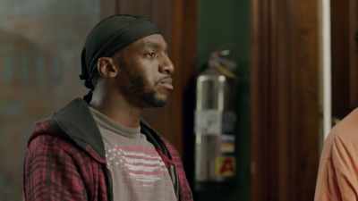Easy, Mullins. Look at him.
He's in rough shape. - The Last O.G.