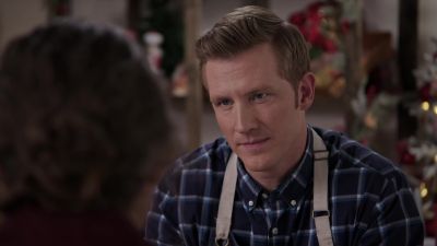 Easy ones too, but do you know
what I love about our bakery? - Christmas Wreaths and Ribbons