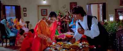 Eat this on the sly. No one's looking - Dilwale Dulhania Le Jayenge