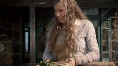 Eat this, you idiot. - The Leftovers