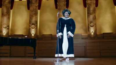 [ecstatic applause continues] - Robin Roberts Presents: Mahalia