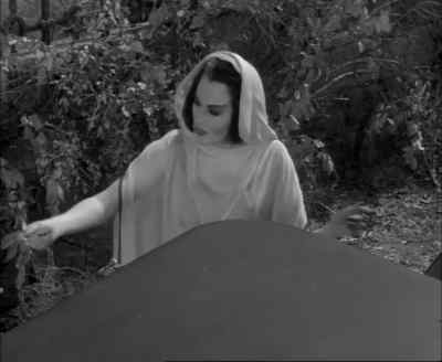 Eddie, get your surfboard
in the car. - The Munsters