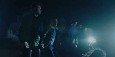 Eddie, Meredith, come help
me set up the perimeter- - Vampire Academy