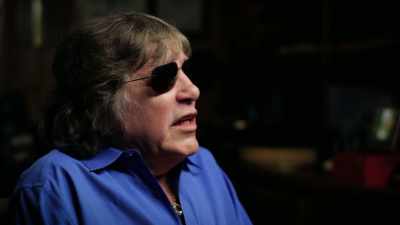 ..edebiliyorsan
profesyonelsin demektir" - Jose Feliciano: Behind This Guitar