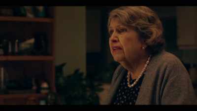 Edith Lyons... - Hurry up. It gets full.
- Edith? - Years and Years