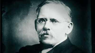 - [Edward] He immediately
contacts his friend, Jacob Riis, - Theodore Roosevelt