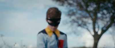 [Edward speaking indistinctly] - The Man Who Fell to Earth