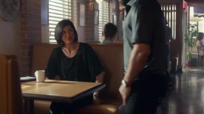- Edward? Uh... - Private Eyes