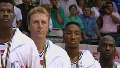 EE. UU. gana
el oro aquí en Barcelona. - We Beat the Dream Team